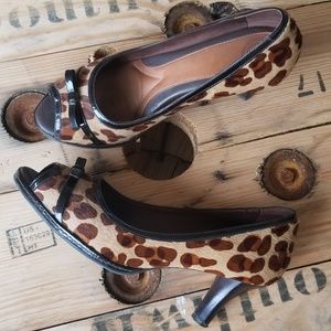 Real cowhide peep toe pump